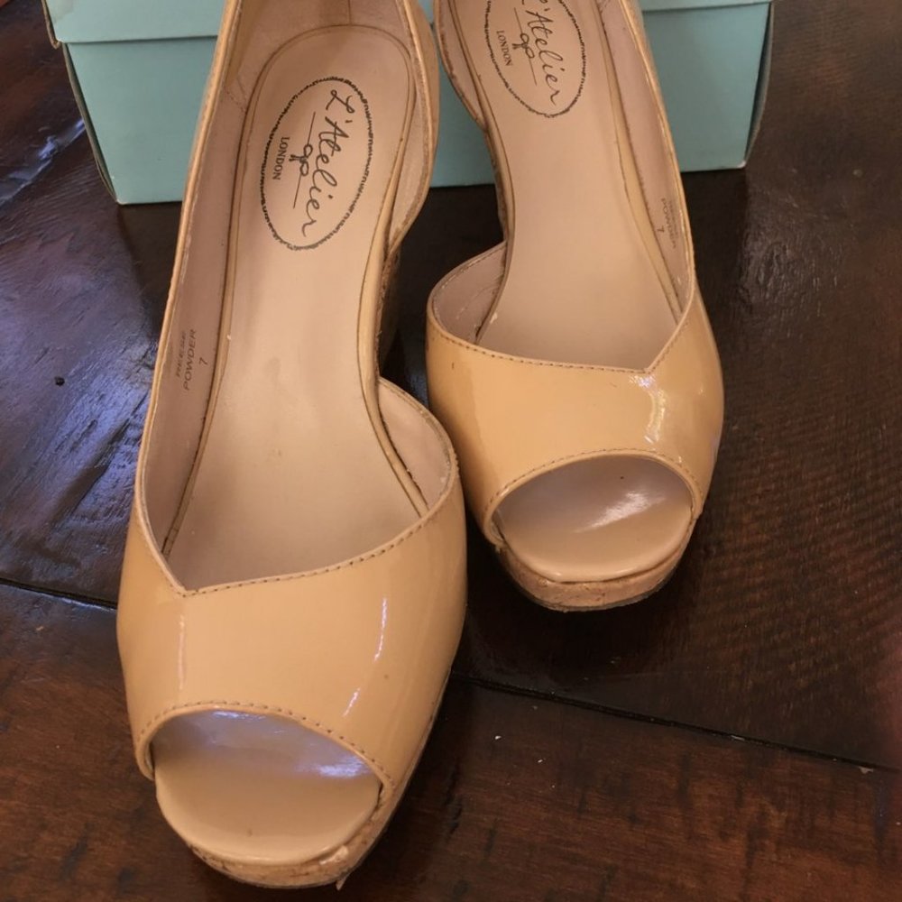 L'Atelier London Nude Gold Patent Leather Platform Wedge Heels Shoes 7